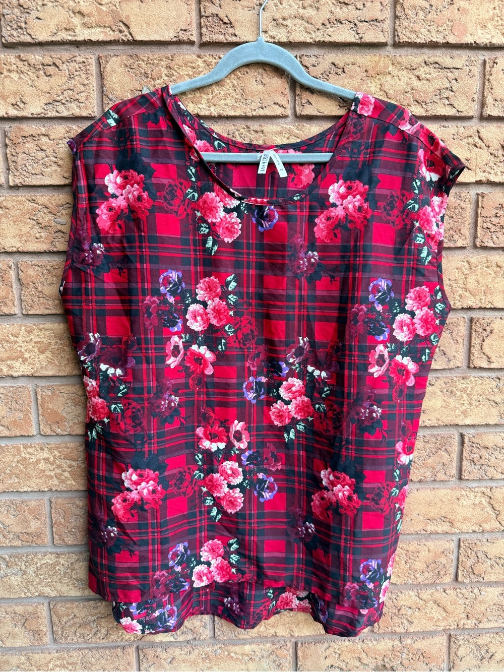 4/$25 • Live 4 Truth Red Floral Plaid Cap Sleeve Blouse